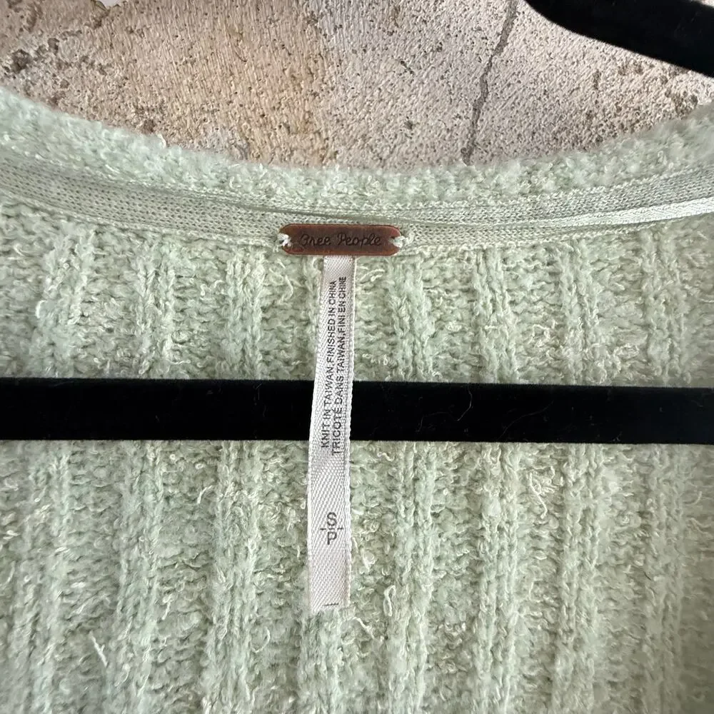 Free People V Neck Cropped Pullover Textured Knit Sweater Light Sage‎ Green